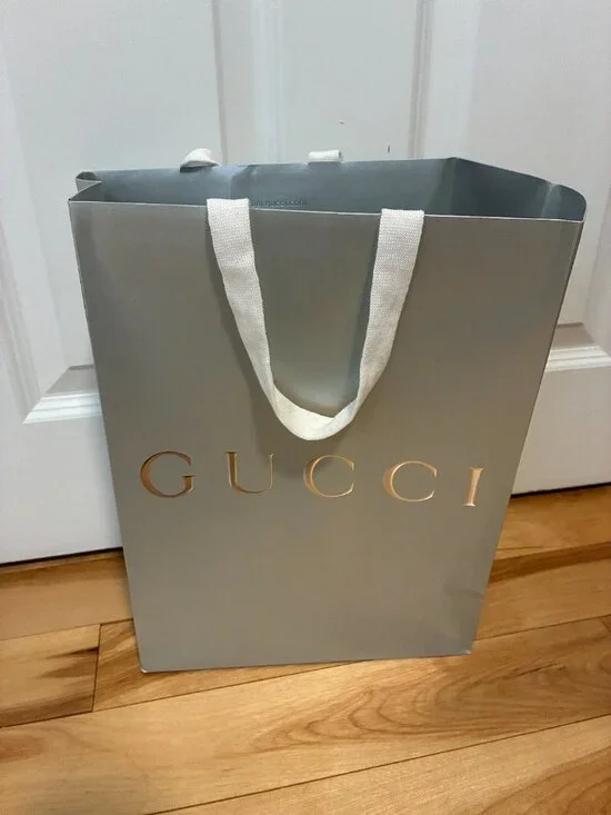 NWT Gucci Scarf Flora Print White/Multicolor Silk Scarf, In Original Box and Bag - Picture 9 of 9